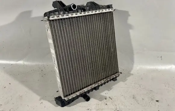 Volkswagen Touareg II Intercooler radiator 7P0121212 U6469001