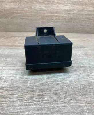 Peugeot 806 Glow plug pre-heat relay 0281003005
