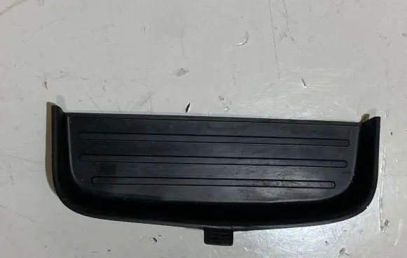 Ford Mustang VI Central console drawer/shelf pad FR3B6305M97A