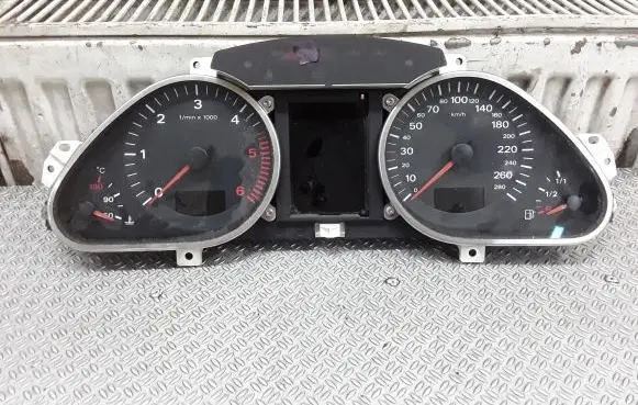 Audi A6 S6 C6 4F Speedometer (instrument cluster) 4F0920901G