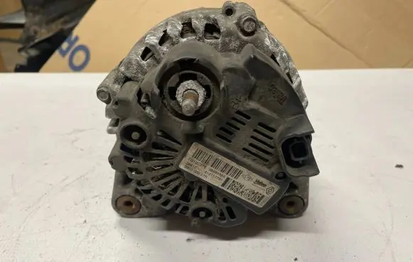 Renault Megane III Generator/alternator 231000027R 2606288A TG12C078