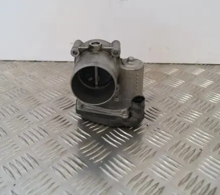 Volkswagen Tiguan Throttle valve 03C133062S