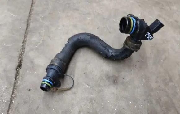Volkswagen Jetta VI Engine coolant pipe/hose