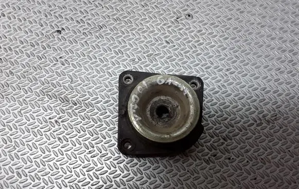 Volvo V70 Coil spring/strut mount 