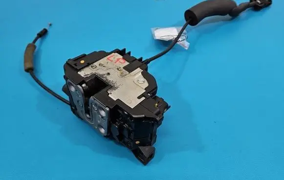 Renault Megane III Front door lock 805030001R IMPRK1572691