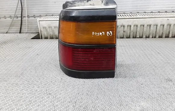 Volkswagen PASSAT B3 Rear/tail lights 333945111