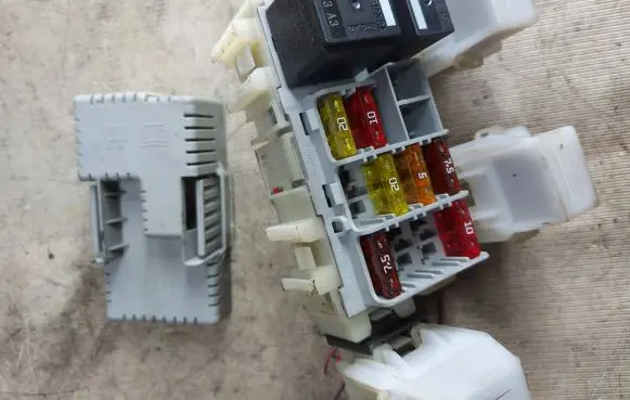 Ford Galaxy Fuse box set BS7T14K131CA 6G9T14B192CA 1111609