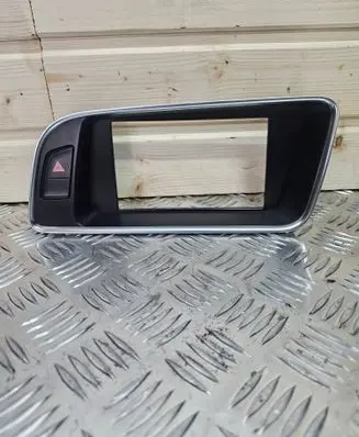 Radio/GPS head unit trim