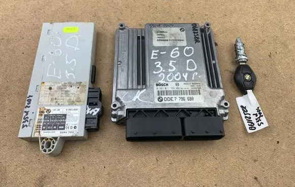 BMW 5 E60 E61 Engine ECU kit and lock set 7796680 13617796680 6963828