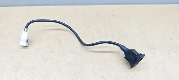 Mercedes-Benz C W204 USB socket connector A1728200515
