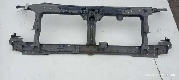 Nissan NP300 Radiator support slam panel