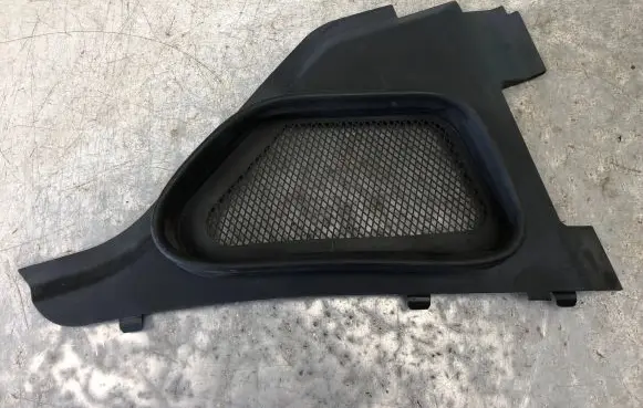 Mercedes-Benz ML W166 Wiper trim A1668300013