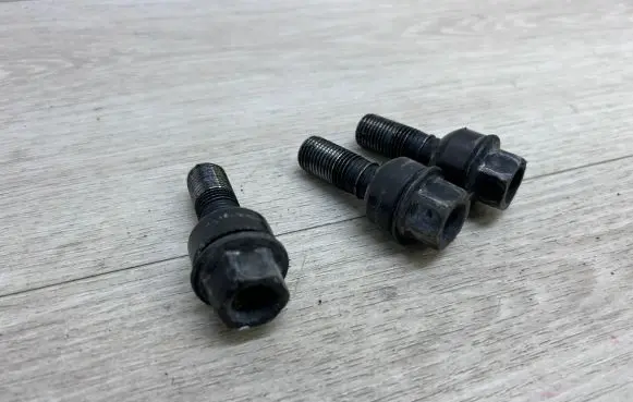 Nuts/bolts