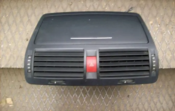 Skoda Octavia Mk2 (1Z) Dash center air vent grill 1Z0820951 4904 2305131