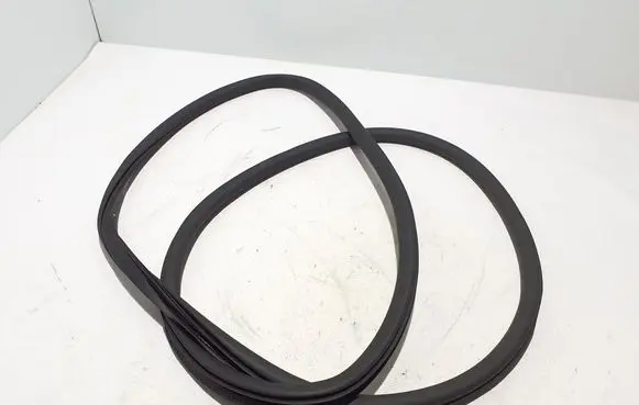 Chrysler Pacifica Front door rubber seal 68313520AB