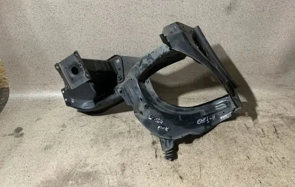 Headlight/headlamp mounting bracket