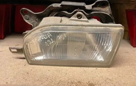 Mazda 121 Headlight/headlamp 11061238