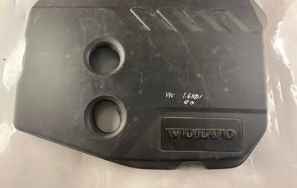Volvo V40 Engine cover (trim) Av6q6n041a Av6q6n041B Av6q6n041C