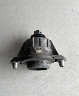 Mercedes-Benz E W212 Engine mount bracket A2182400817