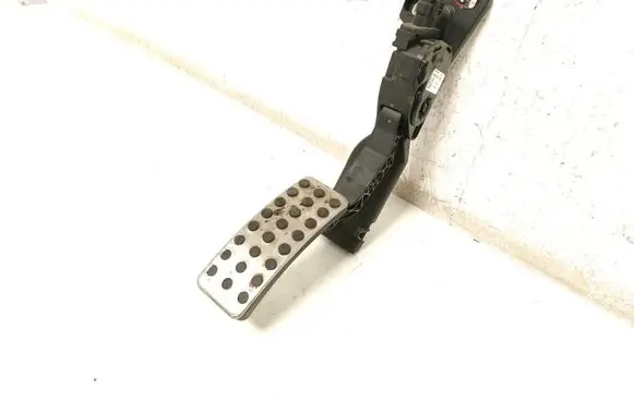Mercedes-Benz ML W166 Accelerator throttle pedal A1663000204