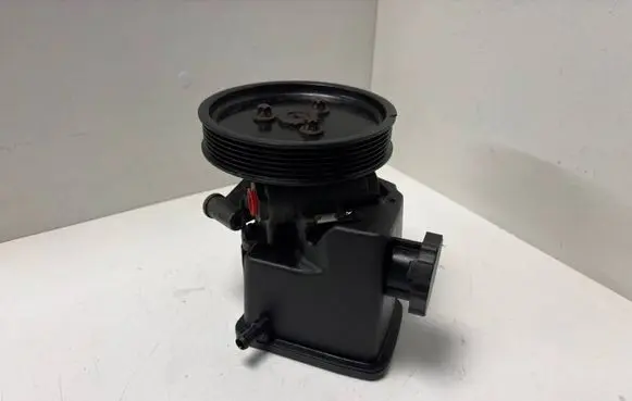 Mercedes-Benz Sprinter W901 W902 W903 W904 Power steering pump 0024667501 6042360010