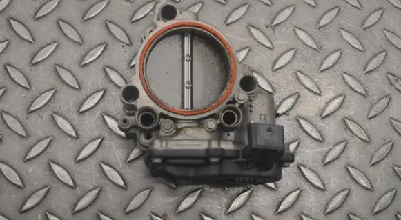 BMW 2 F22 F23 Throttle valve 8601651