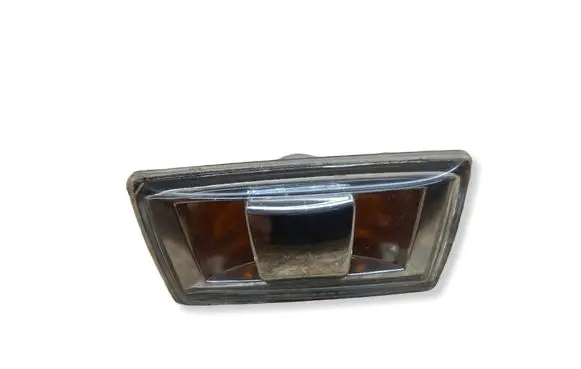 Opel Corsa D Front fender indicator light 13252455 13252456