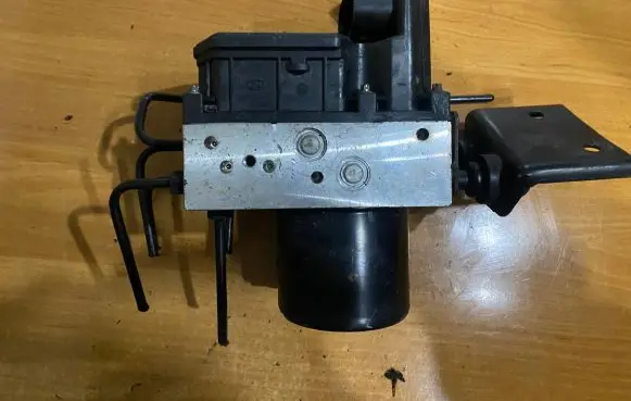 Skoda Fabia Mk1 (6Y) ABS Pump 0265900009 0130108111