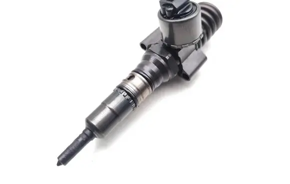 Volkswagen Golf V Fuel injector 0414720404