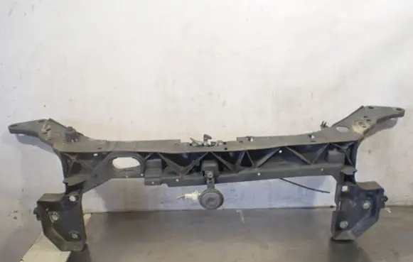 Renault Clio III Radiator support slam panel