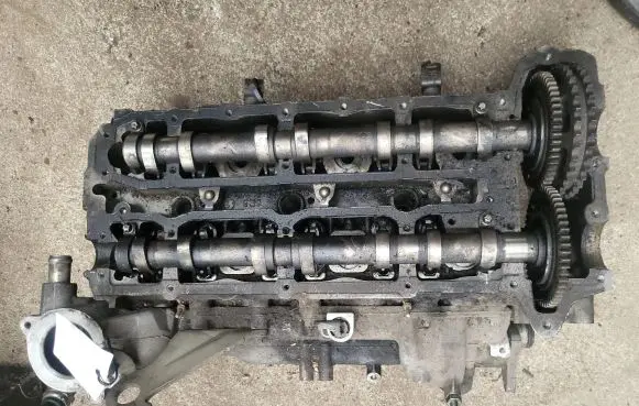 Jeep Grand Cherokee (WK) Engine head 