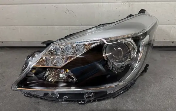Toyota Yaris Headlight/headlamp 0D93