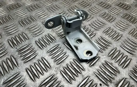 Toyota Auris E180 Rear door lower hinge ES03 0215