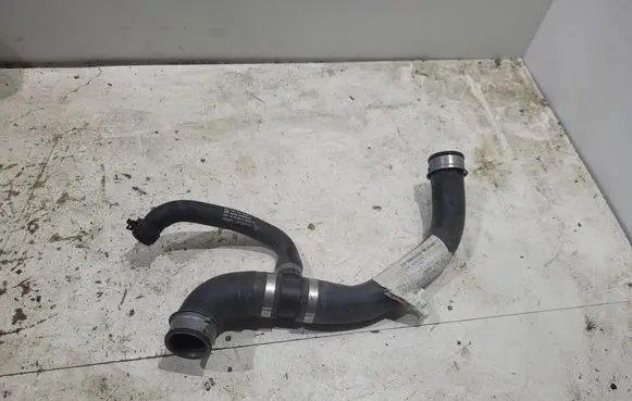 Engine coolant pipe/hose