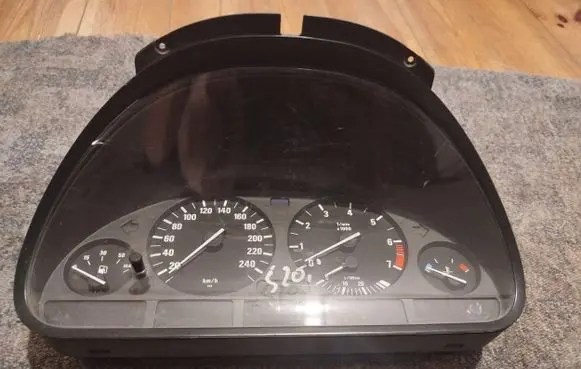 BMW 5 E39 Speedometer (instrument cluster) 88311228