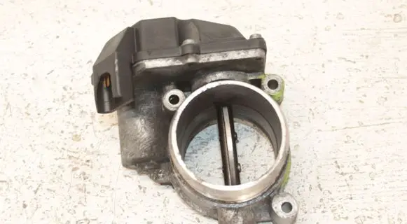 Volkswagen Crafter Throttle valve 076128063A