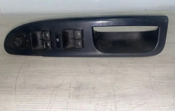 Volkswagen PASSAT B6 Electric window control switch 3C1867171