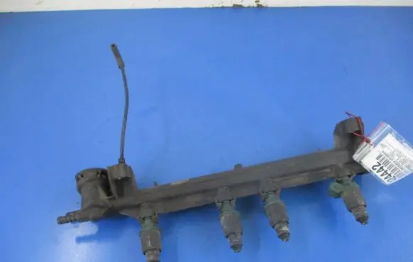 Volkswagen Golf IV Fuel main line pipe 037906031AA