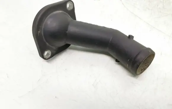 Volkswagen PASSAT B6 Engine coolant pipe/hose 06a121121c 038121121d