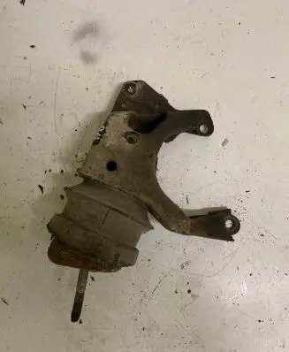 Chrysler Pacifica Engine mount bracket
