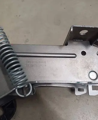 Volkswagen Touran I Steering wheel axle DE102005034952
