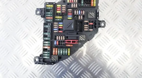 BMW 7 F01 F02 F03 F04 Fuse module 9151322