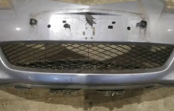 Mazda 3 I Front bumper lower grill 