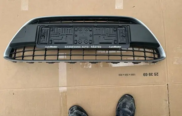Ford Fiesta Front bumper upper radiator grill 8A6117B968D