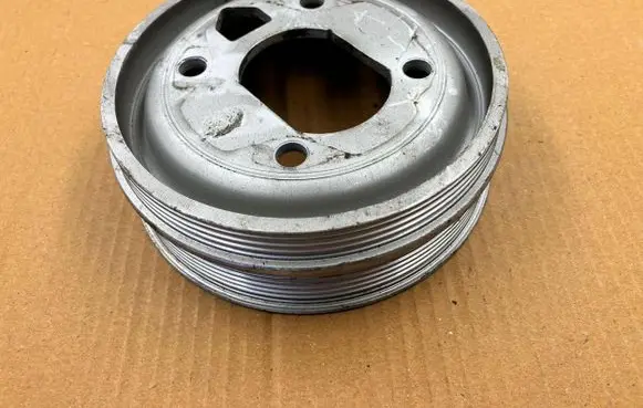 BMW X5 F15 Crankshaft pulley 7570264
