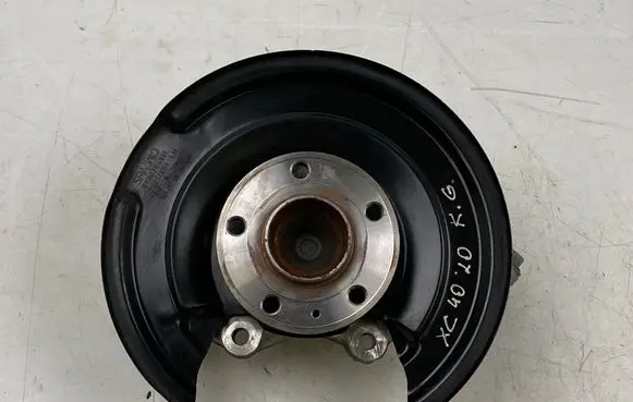 Rear wheel hub spindle/knuckle