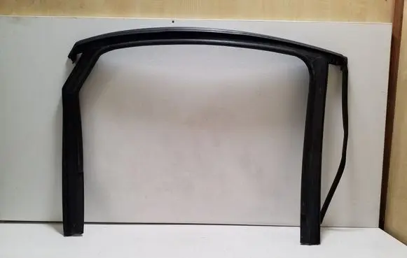 Fiat 500L Rubber seal rear door window/glass 