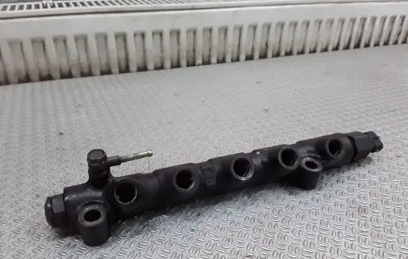 Toyota Avensis T220 Fuel main line pipe