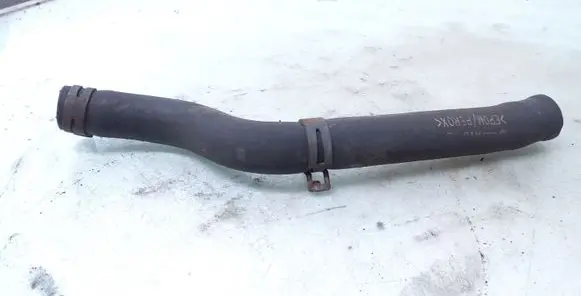 Volkswagen Polo III 6N 6N2 6NF Engine coolant pipe/hose