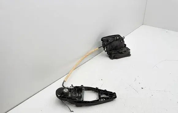 BMW 5 G30 G31 G38 Front door lock 7477685 A046465 18283810